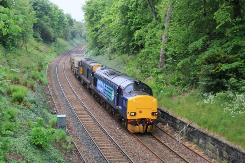 6S43 near HC: 37259 + 20302 on 6S43 06.42 Carlisle to Torness approaching Braid Road on 30/05/2012. ( no shadows from trees ) Photo of 6S43 near HC