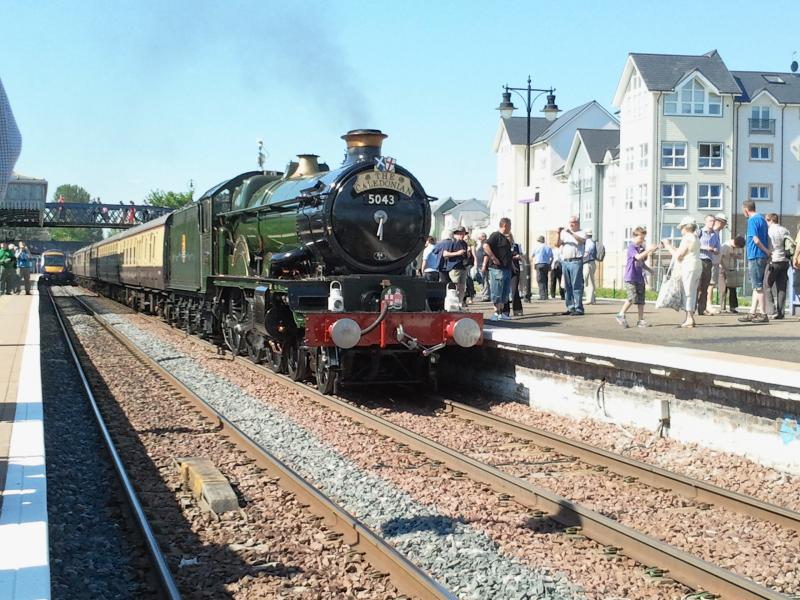 GWR castle 5043 at stirling (2): 5043 sits in the sun at stirling. 27.5.12. Photo of GWR castle 5043 at stirling (2)
