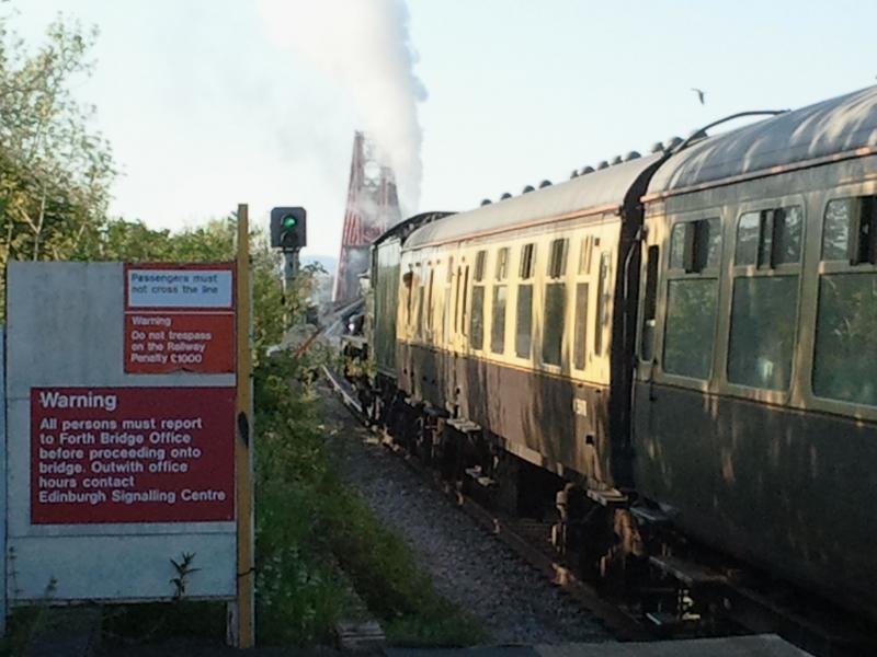 GWR castle 5043 at DALMENY: 5043 departs dalmeny with 2nd forth crossing. 27.5.12 Photo of GWR castle 5043 at DALMENY