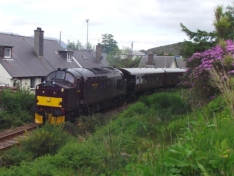 Royal Scotsman at Plockton.: 37685 departs Plockton with 1H80, the
10:00 Keith - Kyle 'Royal Scotsman'. Photo of Royal Scotsman at Plockton.