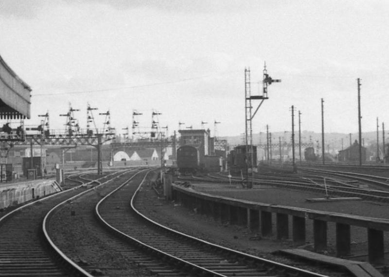 Aberdeen South SB: Looking south from platform 8. Aberdeen South SB in the middle distance. Photo of Aberdeen South SB