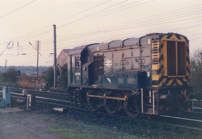 08565 at Mossend North: 08565 at Mossend North. Photo of 08565 at Mossend North
