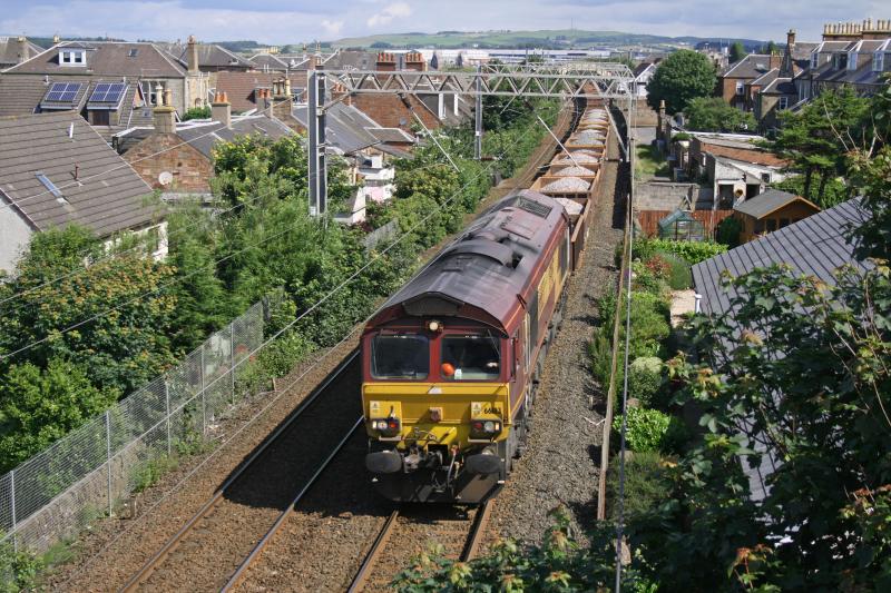 66183 on 6K04 at Prestwick: 66183 heads south through Prestwick to Mauchline with 6K04 engineers train Photo of 66183 on 6K04 at Prestwick