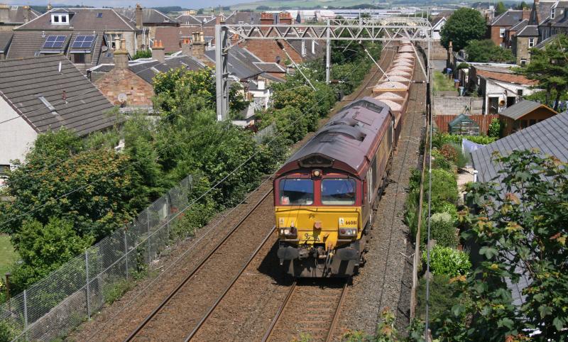 66081 on 6K05 at Prestwick: 66081 on 6K05 engineers train south through Prestwick to Mauchline on 14/07/12 Photo of 66081 on 6K05 at Prestwick