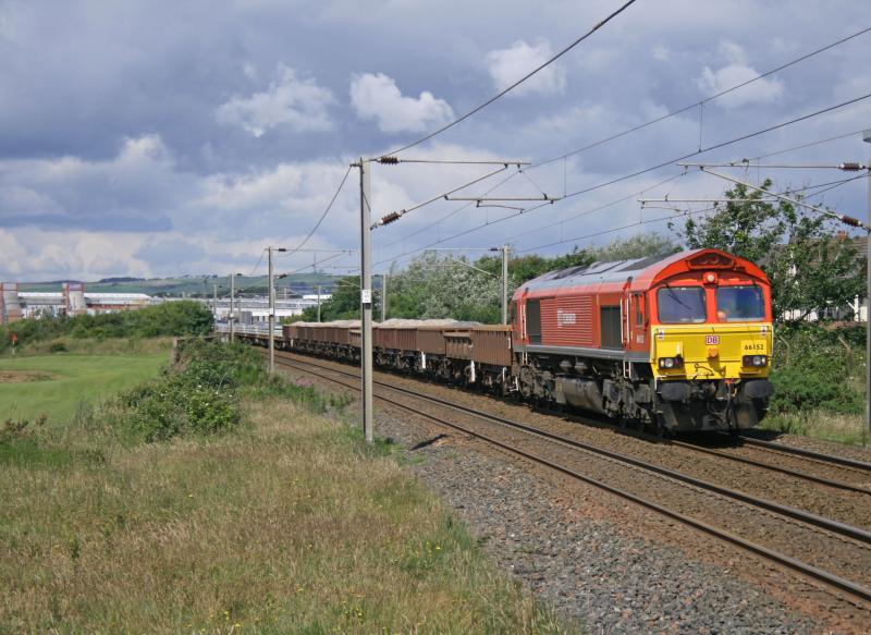 66152 on 6K06 at Prestwick: 66152 on 6K06 engineers train south through Prestwick to Mauchline on 14/07/12 Photo of 66152 on 6K06 at Prestwick
