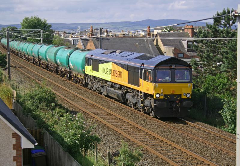 66850 on 6Z46 at Prestwick: 66850 on 6Z46 loaded fuel tanks north through Prestwick to Airport fuel terminal on 13/07/12 Photo of 66850 on 6Z46 at Prestwick