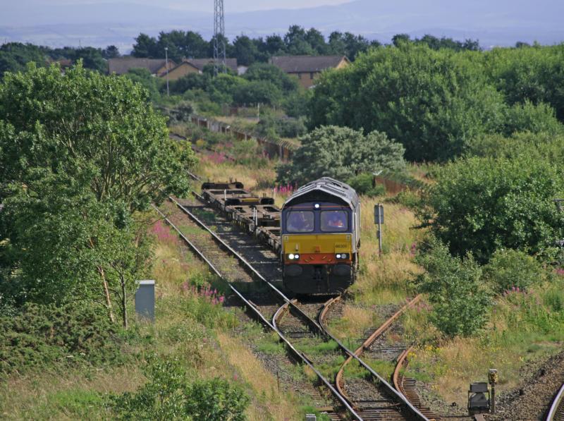 66305 on 4Z27 in Barassie yard: 66305 on 4Z27 with repaired flats ex Wabtec Ltd waiting to head to Grangemouth on 19/07/12 Photo of 66305 on 4Z27 in Barassie yard