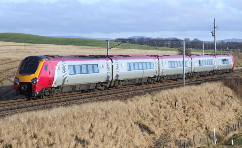 going south: un-branded 221xxx passes ravenstruther on glasgow cenrtal-??? train Photo of going south