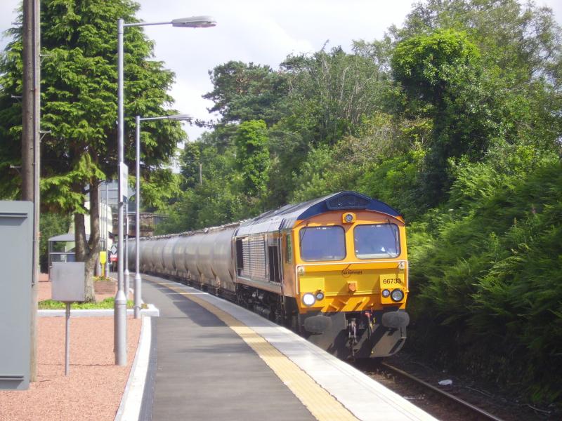 66733 at Helensburgh: 66733 at Helensburgh Upper, 6S45 North Blyth to Fort William (26th July 2012) Photo of 66733 at Helensburgh
