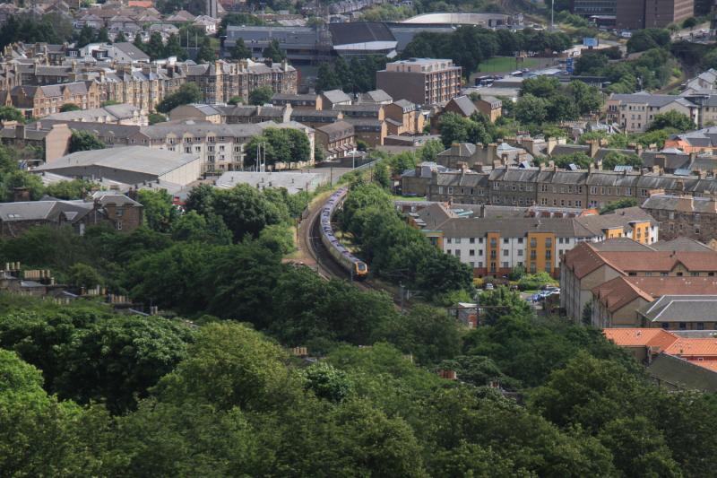 Voyagers from Calton Hill: 220029 + 220021 on 1S33 07.03 Birmingham New St to Edinburgh passing Abbeyhill taken fron Nelson's Monument on 27/07/2012 whilst waiting for the Flypast Photo of Voyagers from Calton Hill
