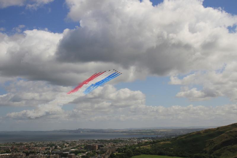 Red Arrows above Meadowbank: Taken from the viewing platform on Nelson's Monument Photo of Red Arrows above Meadowbank