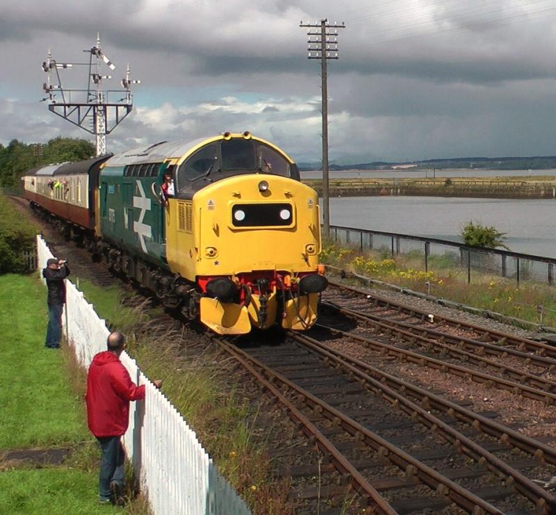 37175 arrives into Bo'ness 28/07/12: Photo of 37175 arrives into Bo'ness 28/07/12