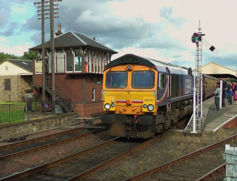 66727 departs Bo'ness 29/07/12: Photo of 66727 departs Bo'ness 29/07/12