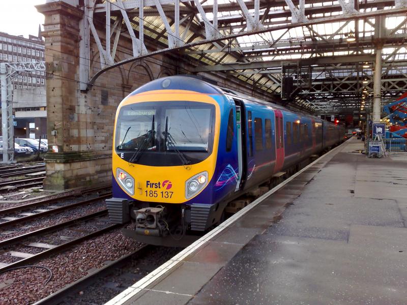 185137: Transpennine Express 185137 on 1M96 1552 departure to Manchester Airport 10/01/2008. Photo of 185137