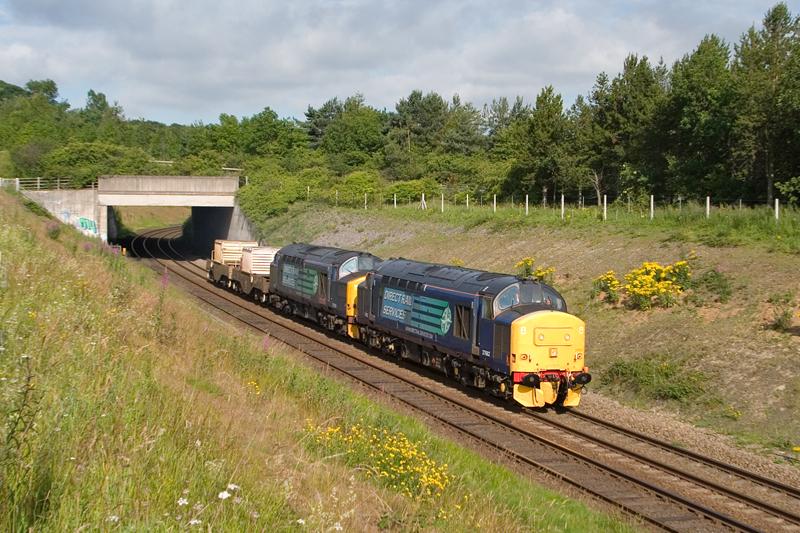 37682 + 37229 6E44 Broomhaugh: Uploaded to give an idea of the location of the sun for 6E44 at Riding Mill on the Tyne Valley, July last year, approx 08:55. Photo of 37682 + 37229 6E44 Broomhaugh