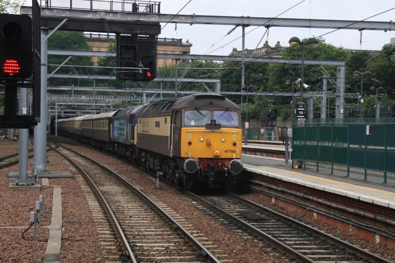 Northern Belle: 47790 + 47810 on 1Z45 08.10 Inverness to Kings Cross approaching Plat 7 Waverley on 06/08/2012 Photo of Northern Belle