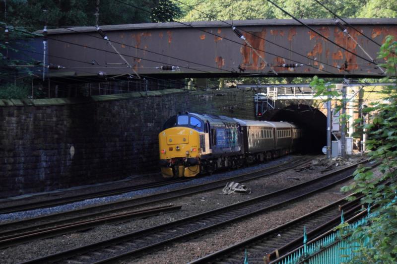 Northern Belle entering Haymarket Tunnel South: 37419 on the rear of 1Z39 09.29 Edinburgh to Oban Northern Belle entering Haymarket Tunnel South on 19/08/2012 Photo of Northern Belle entering Haymarket Tunnel South