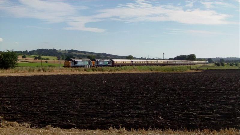 1Z39 approaching Linlithgow - 19-08-12: DRS Tractors 37602 and 37423 with 37419 on rear thrash the Northern Belle stock towards Linlithgow, past Park Farm on the Edinburgh - Oban run. Photo of 1Z39 approaching Linlithgow - 19-08-12
