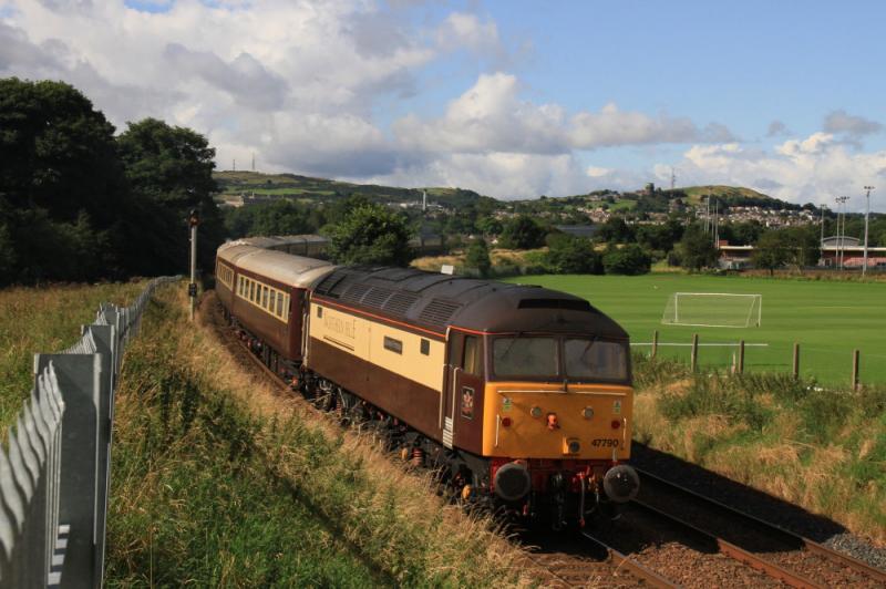Northern Belle rear view: 47832 leading 47790 topn tail on 1Z51 10.46 Edinburgh to Euston passing Peffermill playing fields on 20/08/2012 Photo of Northern Belle rear view