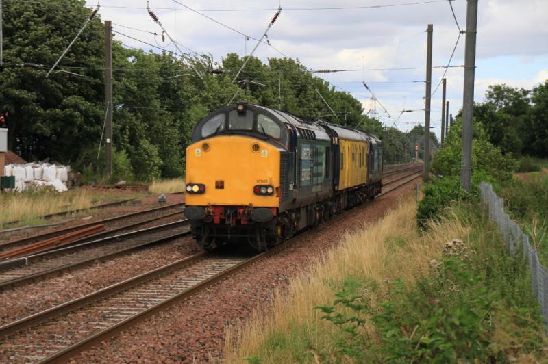 2Z88: 37608 leading 37609 rear on 2Z88 07.50 Derby RTC to Craigentinny approaching Prestonpans on 20/08/2012 Photo of 2Z88