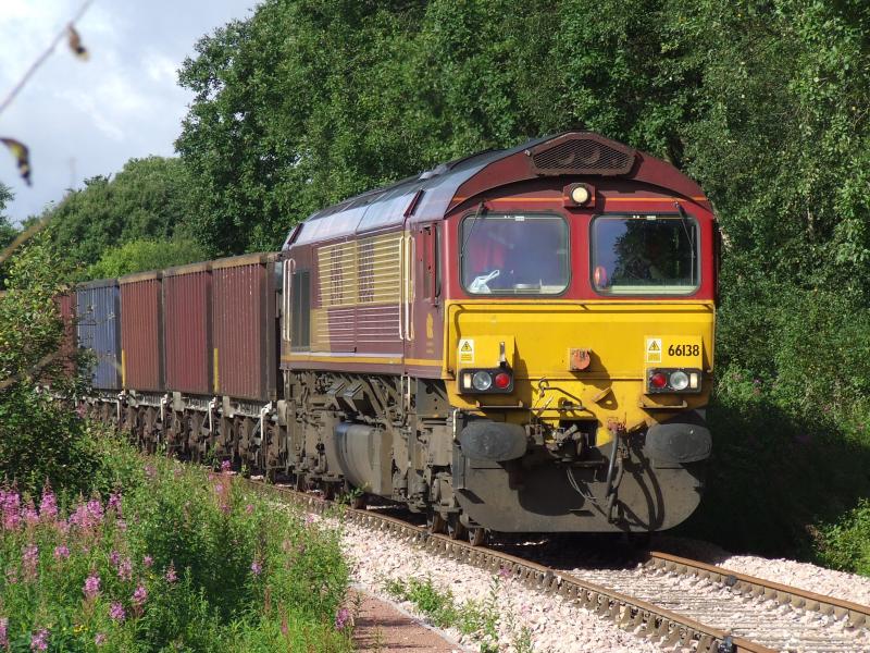 66138 at Earlseat: 66138 arrives at Earlseat Loading point on Methil Branch 22 August 2012 Photo of 66138 at Earlseat