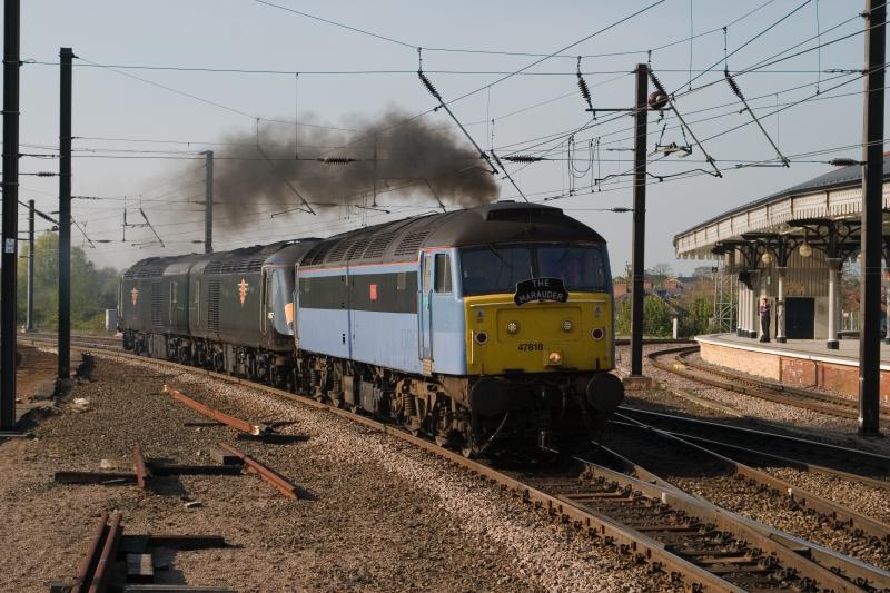 47818 GC demic power cars 5Z43, York: Photo of 47818 GC demic power cars 5Z43, York