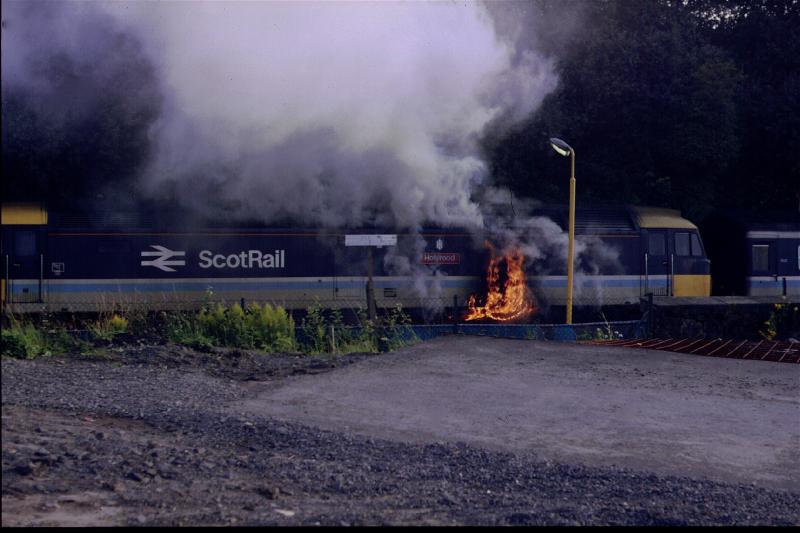 HOT-Rail 47707 at Falkirk.jpg: Lucky Escape 47707 with Traction motor fire at Falkirk High,on the rear of 18:00 Ed to Glw 24th Aug 1985. Photo of HOT-Rail 47707 at Falkirk.jpg