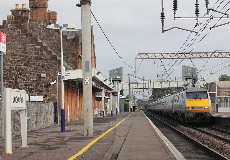 91102 at Lockerbie: 91102 Photo of 91102 at Lockerbie