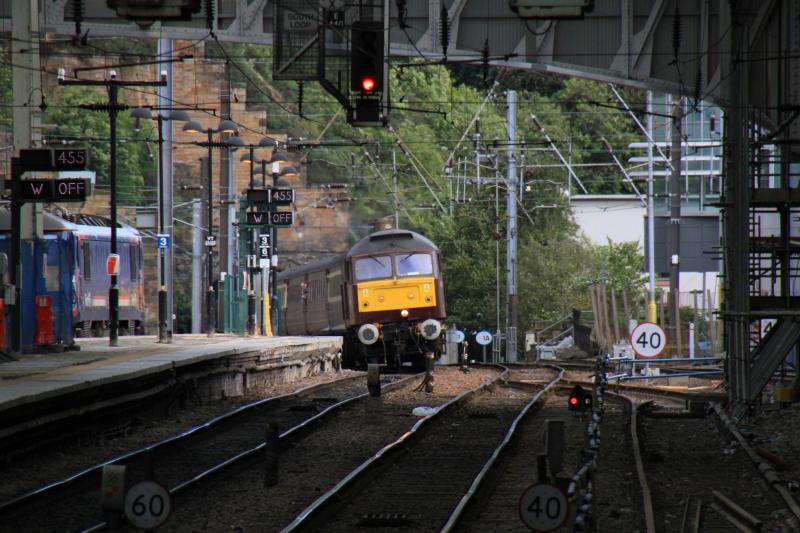 47854 leaning over: 47854 topn tail with 47804 leaning over on the 05.45 1Z68 Southport to Edinburgh on 14/09/2012 Photo of 47854 leaning over