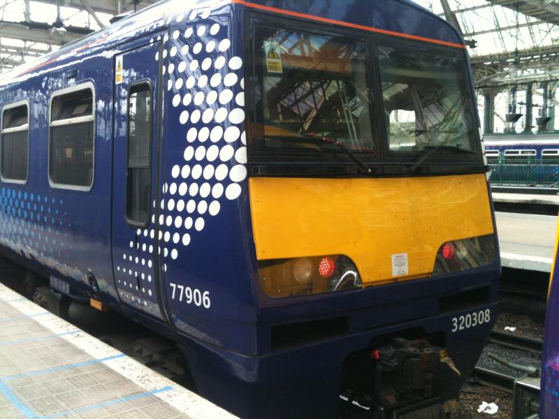 Photo of 320 at Glasgow Central High Level