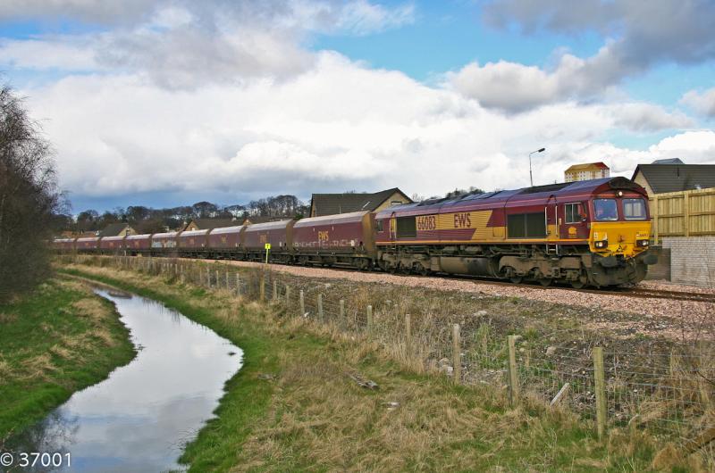 Photo of 66083 6G18 Hunterston - Longannet at Kincardine