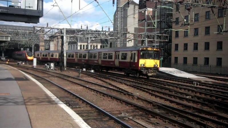 318 in Glasgow Central High Level 2012???: Scotrail Class 318 departs Glasgow Central for Larkhall on 23/9/12. This was due to engineering works on the Low Level Photo of 318 in Glasgow Central High Level 2012???
