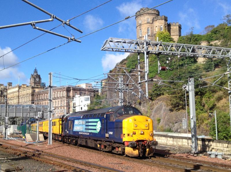 Photo of 37667 37194 1Q14 departs Edinburgh Waverley