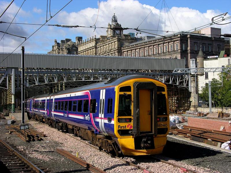 158740 at Edinburgh Waverley: 158740 stands at the east end of Edinburgh Waverley Photo of 158740 at Edinburgh Waverley