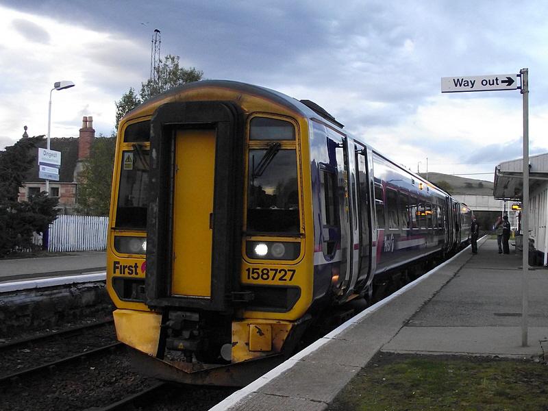 Ross County Foot-Ex: 158727 at Dingwall with 2Z51, the
18:26 Dingwall - Inverness foot-ex on 05/10/2012, run for Ross County's visit to I.C.Thistle, the
first SPL Highland derby. Photo of Ross County Foot-Ex