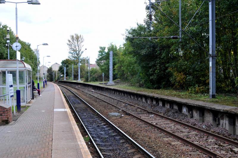 Corkerhill Masts In position: Corkerhill Station 2 Days Later Monday 8th October 3 masts now in Position On the unused platform
Again looking towards CK Depot Photo of Corkerhill Masts In position