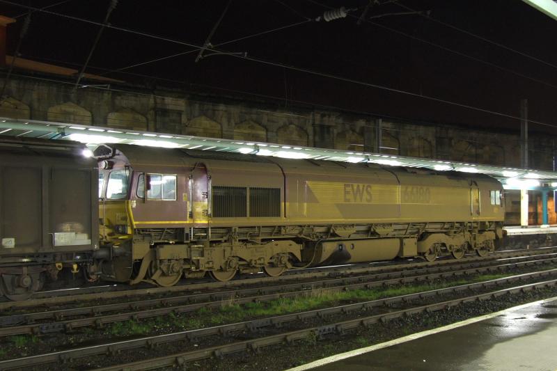 A bit grubby: A rather grubby looking 66180 waits for the green light at Carlisle on 15th December 2006 while working the 6M76 Mossend - Bescot. Photo of A bit grubby