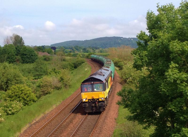 66850 empty tanks from Linkswood passes Cupar: Photo of 66850 empty tanks from Linkswood passes Cupar