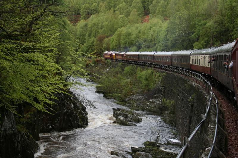 Monessie Gorge - SRPS charter 2009: 2009 SRPS charter heading Westwards through the gorge in wet weather. 37401 and 37670 are in charge at the head of the train. Photo of Monessie Gorge - SRPS charter 2009
