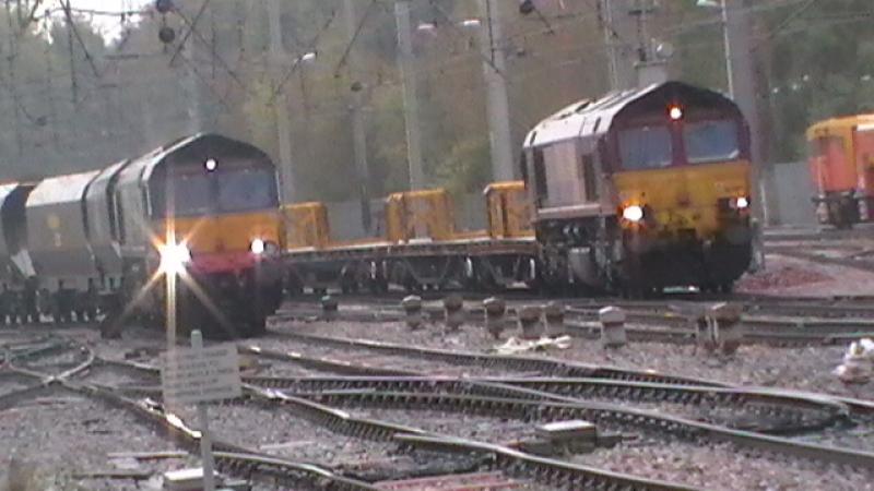 EWS And DRS Meet: EWS 66089 On An Engineers Train About To Pass P1 While 66419 On Coal Hoppers Approaches Beside It Photo of EWS And DRS Meet