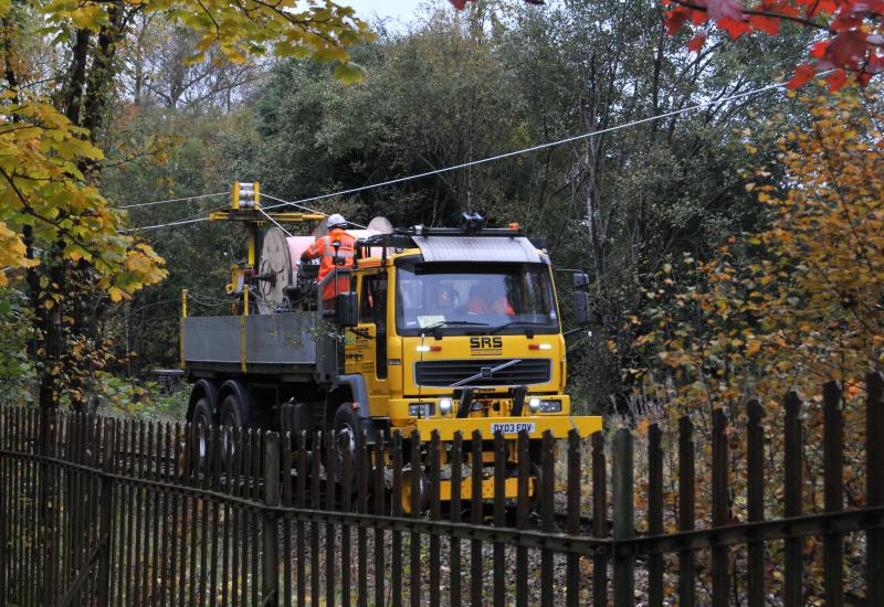 Photo of SRS OHL Fitting Train approaching Crookston