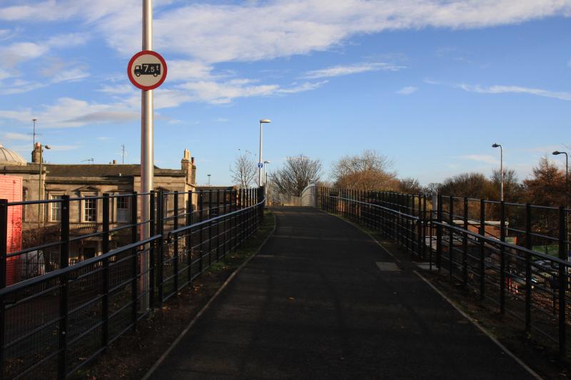 Wrong Sign?: Weight Limit sign on the former Caledonian Railway to Leith East Pedestrian/cycle route next to Leith Links on 16/11/2012. Photo of Wrong Sign?