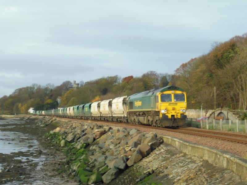 66616 on HIAs Culross:
66616 passing Culross with 6Z10 Longannet to Leith Docks Photo of 66616 on HIAs Culross