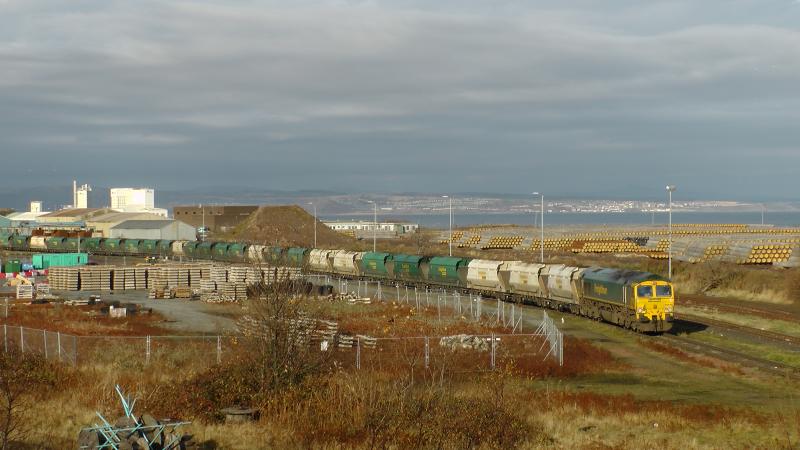 66616 on HIAs Leith South:
66616 stands in Leith South yard having arrived and ran round it's rake of HIAs on 6Z10 from Longannet Photo of 66616 on HIAs Leith South