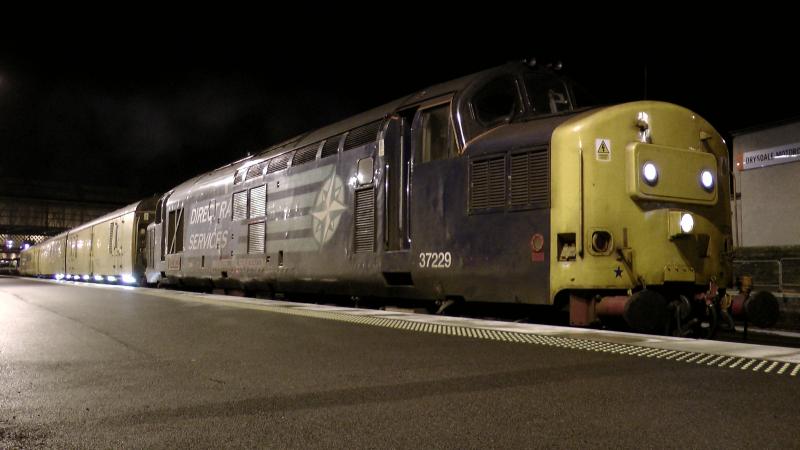 37229 Perth:
37229 stands at Perth during a brief stop while returning from Inverness to Mossend on a test train working Photo of 37229 Perth