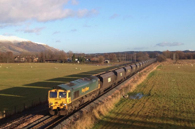 66559 4C20 Bannockburn 011212:
66559 with empty coal hoppers for Carstairs passes Bannockburn on 1st December 2012 Photo of 66559 4C20 Bannockburn 011212
