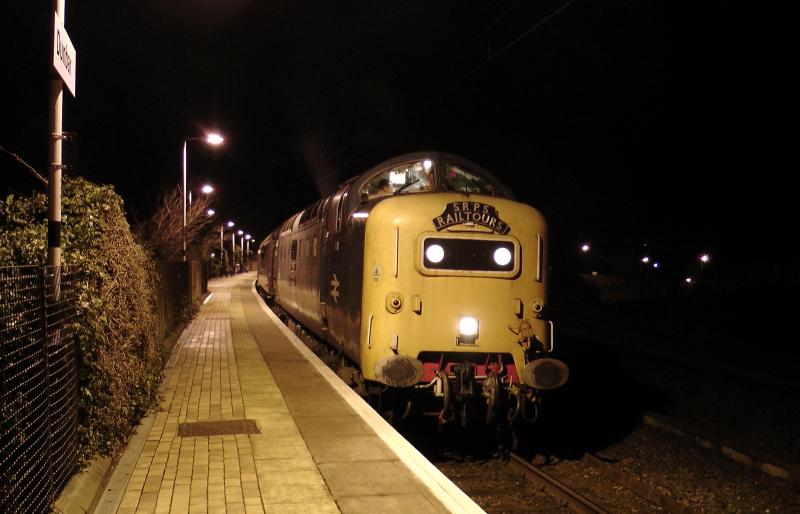55022 1Z19 Lincoln to Linlithgow at Dunbar 07/12/12:
Unscheduled stop at Dunbar station to be passed by 3 high speed trains Photo of 55022 1Z19 Lincoln to Linlithgow at Dunbar 07/12/12