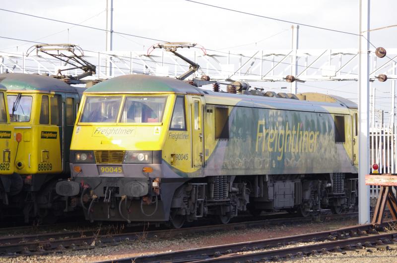 90045: 90045 in the new freightliner livery at Mossend on 18.12.12. Photo of 90045