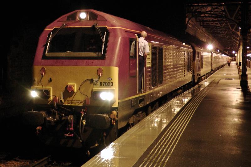 67023 67021 1M16 Load 14 Sleeper at Perth: 23/12/12 Photo of 67023 67021 1M16 Load 14 Sleeper at Perth
