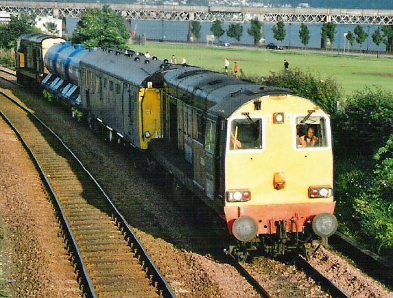20306 & 20309 Dundee June 2005: 20306 & 20309 pass through Magdelen Green Dundee with 6Z06 Aberdeen - Carstairs weedkilling train. 17/6/2005 Photo of 20306 & 20309 Dundee June 2005
